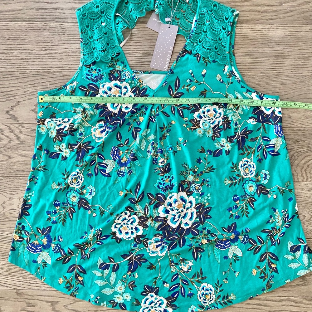 Floral Lace Trim Sleeveless Top - Green - Picture 2 of 7